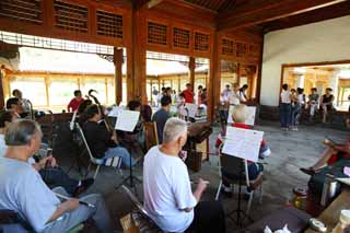 Foto, materiell, befreit, Landschaft, Bild, hat Foto auf Lager,Eine bersommernde Gebirgshtte weit und in der Nhe von Frhlingsstimme, Chinesisches Instrument mit zwei Schnren, musikalisches Instrument, Tanz, Ch'ing