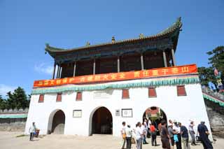 photo,material,free,landscape,picture,stock photo,Creative Commons,The PutuoZongchengTemple main gate of a Buddhist temple, Tibet, Chaitya, white wall, The main gate of a Buddhist temple