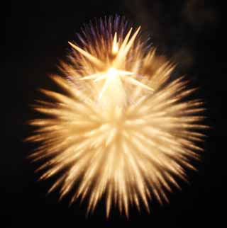 Foto, materiell, befreit, Landschaft, Bild, hat Foto auf Lager,Tama-Fluss Feuerwerk Demonstration, Das Starten von Feuerwerk, natrliche Szene oder Gegenstand, der poetischen Charme der Jahreszeit des Sommers hinzufgt, Signalfeuer, Helligkeit