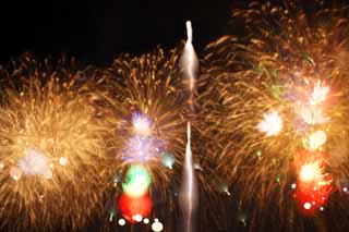 foto,tela,gratis,paisaje,fotografa,idea,Demostracin de fuegos artificiales de ro de Tama, Fuegos artificiales de lanzamiento, Lugar natural o centro que aaden el encanto potico a la estacin del verano, Fuego de seal, Luminosidad