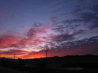 Foto, materiell, befreit, Landschaft, Bild, hat Foto auf Lager,Der Tagesanbruch, Rosarot-rosa Wolken, Ein elektrischer Draht, Strae, Frh am Morgen