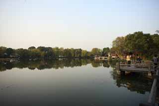 Foto, materiell, befreit, Landschaft, Bild, hat Foto auf Lager,Drei Schwimmbder, die den Mond spiegeln, Eine Welle, Saiko, Oberflche eines Sees, Neun Stcke Brcke