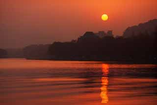 photo,material,free,landscape,picture,stock photo,Creative Commons,Dusk of the Xi-hu lake, lotus, The sun, Setting sun, The surface of the water