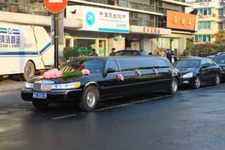 photo,material,free,landscape,picture,stock photo,Creative Commons,A limousine, car, limousine, flower, wedding ceremony