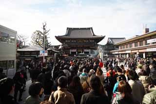Foto, materieel, vrij, landschap, schilderstuk, bevoorraden foto,Kawasakidaishi Omoto tempel, Nieuw bezoek van Jaar naar een Shinto heiligdom, Worshiper, Grote congestie, De heuvelrug van de chrysant knippatroon