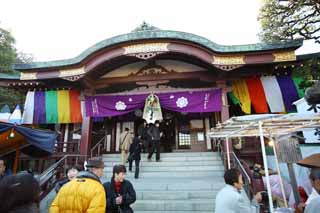 Foto, materieel, vrij, landschap, schilderstuk, bevoorraden foto,Kawasakidaishi Fudodou, Nieuw bezoek van Jaar naar een Shinto heiligdom, Nieuw pijnboom van Jaar en bamboo decoraties, Gedecoreerde heilige stro festoon, Achterwege laten gordijn
