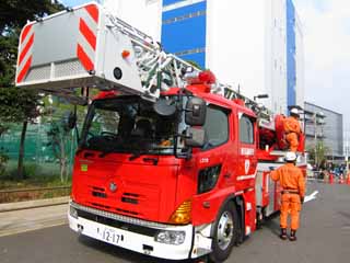 photo,material,free,landscape,picture,stock photo,Creative Commons,A ladder car, fire engine, An emergency car, , 