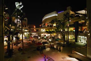 fotografia, materiale, libero il panorama, dipinga, fotografia di scorta,Zona dei negozi di notte, facendo il turista macchia, Hollywood, Edificio con molti negozi che fa compere, sedia