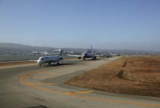 photo,material,free,landscape,picture,stock photo,Creative Commons,Take off waiting, airplane, airport, runway, takeoff