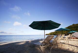 Foto, materiell, befreit, Landschaft, Bild, hat Foto auf Lager,Ein privater Strand eines frhen Morgens, setzen Sie Schirm auf Strand, sandiger Strand, blauer Himmel, Am Morgen