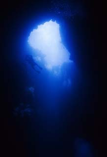photo,material,free,landscape,picture,stock photo,Creative Commons,Gleam of a blue hall, cave, DIVING, The sea, underwater photograph