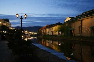 Foto, materiell, befreit, Landschaft, Bild, hat Foto auf Lager,Otaru-Kanal Abendlandschaft, Kanal, Straenlaterne, Die Oberflche des Wassers, Backsteinlagerhaus