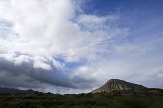 Foto, materiell, befreit, Landschaft, Bild, hat Foto auf Lager,Es ist eine Wolke in einem felsigen Berg, felsiger Berg, Trostlosigkeit, Wolke, Die Erde