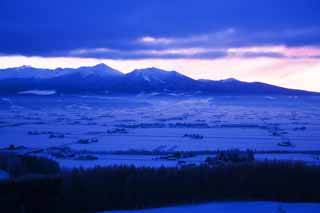 Foto, materiell, befreit, Landschaft, Bild, hat Foto auf Lager,Der Tagesanbruch von Furano, schneebedecktes Feld, Berg, Baum, Feld