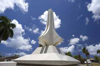 photo,material,free,landscape,picture,stock photo,Creative Commons,A white monument to a blue sky, blue sky, Pure white, stone, 