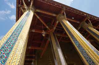 Foto, materieel, vrij, landschap, schilderstuk, bevoorraden foto,Een colonne van de Tempel van de Emerald Buddha belangrijkste hal van een Boeddhist tempel, Goud, Boeddha, Tempel van de Smaragd Boeddha, Bezoekende touristenplaats