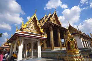 photo,material,free,landscape,picture,stock photo,Creative Commons,The Temple of the Emerald Buddha main hall of a Buddhist temple, Gold, Buddha, Temple of the Emerald Buddha, Sightseeing