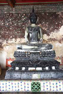 photo,material,free,landscape,picture,stock photo,Creative Commons,An image of Wat Suthat, temple, Buddhist image, corridor, Bangkok