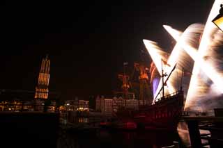 Foto, materieel, vrij, landschap, schilderstuk, bevoorraden foto,Het is vuurwerk op een zeilende boot, Schip, Vuurwerk, Toon, De zee