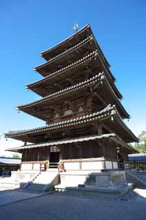 Foto, materieel, vrij, landschap, schilderstuk, bevoorraden foto,Horyu-ji Temple Five Storeyed Pagoda, Boeddhisme, Vijf Storeyed Pagoda, Van hout gebouw, Blauwe lucht