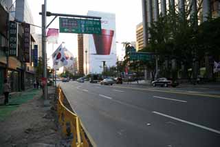 fotografia, materiale, libero il panorama, dipinga, fotografia di scorta,Fila di case lungo una strada urbana di Myondong, segnale di traffico, Asfalto, annuncio pubblicitario di superficie di muro, Repubblica di bandiera di Corea