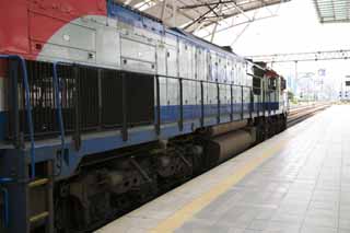 photo,material,free,landscape,picture,stock photo,Creative Commons,A diesel, railroad, train, Traction, Seoul Station