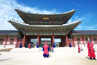 photo, la matire, libre, amnage, dcrivez, photo de la rserve,Heunginjimun de Kyng-bokkung, la porte a construit entre la porte principale et la maison principale de l'architecture palais-appele dans la priode Fujiwara, Costume folklorique, Les gardes royaux traditionnels, btiment en bois