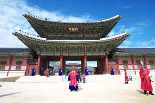 Foto, materiell, befreit, Landschaft, Bild, hat Foto auf Lager,Heunginjimun Van Kyng-bokkung, gate baute zwischen dem Haupttor und dem Haupthaus der Palast-entworfenen Architektur in der Fujiwara-Periode, Volkskostm, Die traditionellen kniglichen Wachen, hlzernes Gebude