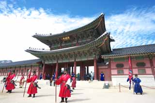 Foto, materiell, befreit, Landschaft, Bild, hat Foto auf Lager,Heunginjimun Van Kyng-bokkung, gate baute zwischen dem Haupttor und dem Haupthaus der Palast-entworfenen Architektur in der Fujiwara-Periode, Volkskostm, Die traditionellen kniglichen Wachen, hlzernes Gebude