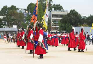 photo, la matire, libre, amnage, dcrivez, photo de la rserve,Les gardes royaux traditionnels, la porte a construit entre la porte principale et la maison principale de l'architecture palais-appele dans la priode Fujiwara, Costume folklorique, Les gardes royaux traditionnels, btiment en bois