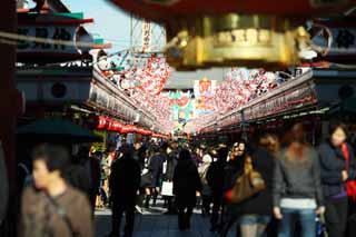 Foto, materiell, befreit, Landschaft, Bild, hat Foto auf Lager,Die Besucherzahl der Geschfte, die einen Durchgang sumt, Tourist, Senso-ji-Tempel, Asakusa, Laterne
