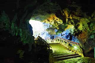 Illust, materieel, vrij, landschap, schilderstuk, schilderstuk, kleuren potlood, crayon, werkje,De toegang van ht overabundance van kracht grot, Manjang gul Grot, Geomunoreum Lava Tube System, Vulkanisch eiland, Kelder