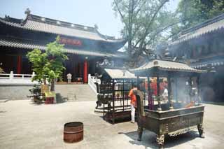 photo,material,free,landscape,picture,stock photo,Creative Commons,Hoden very much male ghost Valley temple, candle, An incense stick, Prayer, Buddhism