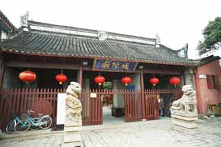 photo,material,free,landscape,picture,stock photo,Creative Commons,Zhujiajiao Temple, Chaitya, I am painted in red, pair of stone guardian dogs, lantern