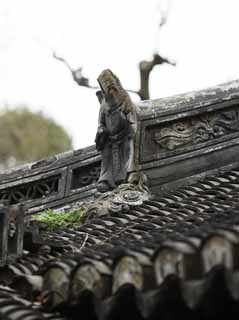 photo,material,free,landscape,picture,stock photo,Creative Commons,Yuyuan Garden roof sculpture, Joss house garden, Buddhist priest, roof tile, Chinese building