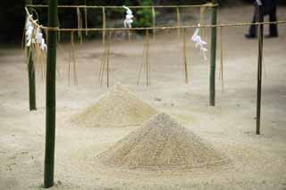 Foto, materieel, vrij, landschap, schilderstuk, bevoorraden foto,Het is een Shinto heiligdom ceremonieel sandpile in Uji, Veeg zand, Shinto, Ceremonieel sandpile, Geest-behuizing object