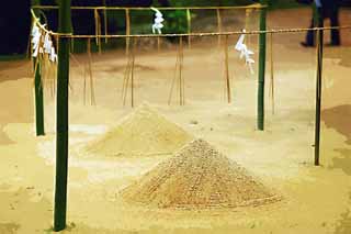 illust, materiell, befreit, Landschaft, Bild, Gemlde, Farbbleistift, Wachsmalstift, Zeichnung,,Es ist ein schintoistischer Schrein zeremonieller sandpile in Uji, Suberungsaktionssand, Schintoismus, zeremonieller sandpile, Geist-Aufenthaltsgegenstand