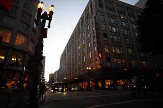 photo,material,free,landscape,picture,stock photo,Creative Commons,San Francisco of the dusk, At dark, car, building, Row of houses along a city street