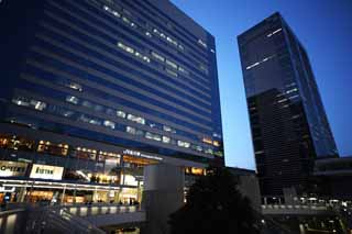 Foto, materiell, befreit, Landschaft, Bild, hat Foto auf Lager,Shinagawa-Station, Hochhaus, Ein Brogebude, Nachtsicht, Bei Dunkelheit