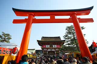 fotografia, materiale, libero il panorama, dipinga, fotografia di scorta,Fushimi-Inari Taisha approccio di Sacrario ad un sacrario, La visita di anno Nuovo ad un sacrario scintoista, torii, Inari, volpe