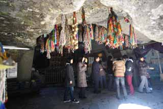 Foto, materiell, befreit, Landschaft, Bild, hat Foto auf Lager,Zeniarai-benten Shrine tief-setzte Schrein, Schnur eines tausend gefalteten Papieres reckt den Hals, Hhle, Frau des Hauptzen-Priesters, Profitabel