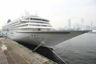 photo,material,free,landscape,picture,stock photo,Creative Commons,Luxurious passenger liner Asuka II, The sea, ship, large pier, Yokohama