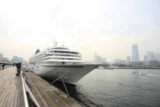 photo,material,free,landscape,picture,stock photo,Creative Commons,Luxurious passenger liner Asuka II, The sea, ship, large pier, Yokohama