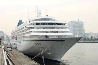 photo,material,free,landscape,picture,stock photo,Creative Commons,Luxurious passenger liner Asuka II, The sea, ship, large pier, Yokohama