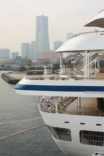 photo,material,free,landscape,picture,stock photo,Creative Commons,Luxurious passenger liner Asuka II, The sea, ship, large pier, Yokohama