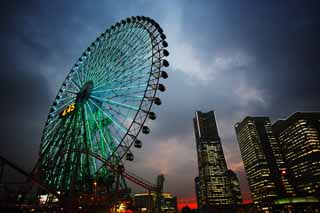 photo,material,free,landscape,picture,stock photo,Creative Commons,Yokohama Minato Mirai 21, landmark tower, Ferris wheel, An amusement park, future model city