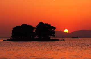 fotografia, materiale, libero il panorama, dipinga, fotografia di scorta,Il sole di setting di Lago Shinji-ko, Il sole, La superficie dell'acqua, Isola di sposa, 100 selezioni di sole di setting giapponese