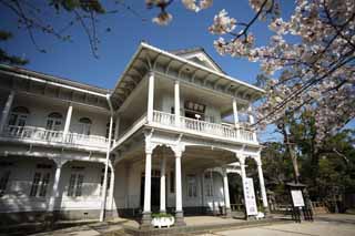 fotografia, materiale, libero il panorama, dipinga, fotografia di scorta,Matsue-jo il castello Kouunkaku, Edificio di occidentale-stile, muro bianco, albero ciliegio, Meiji