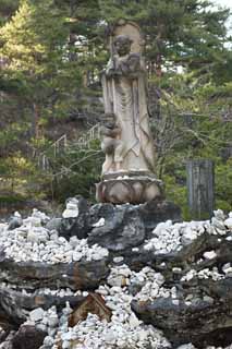 photo,material,free,landscape,picture,stock photo,Creative Commons,A riverbank of the Kusatsu hot spring west, rock, hot spring, Buddhism, Buddhist service for miscarried children