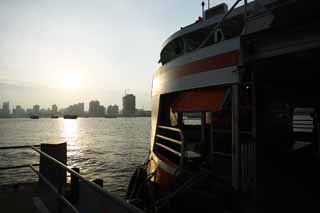 photo,material,free,landscape,picture,stock photo,Creative Commons,A ferry of Huangpu Jiang, ship, ferry, Setting sun, Public transport